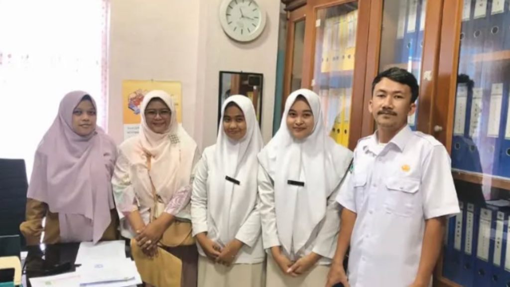Serah terima mahasiswa Akafarma untuk melaksanakan PKL di Puskesmas Kuta Alam