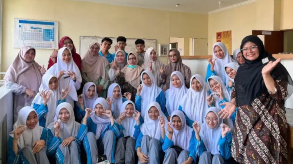 Akafarma bersama SMK Farmasi Cut Meutia mengadakan kegiatan Pelatihan Pembuatan Gel Green Tea
